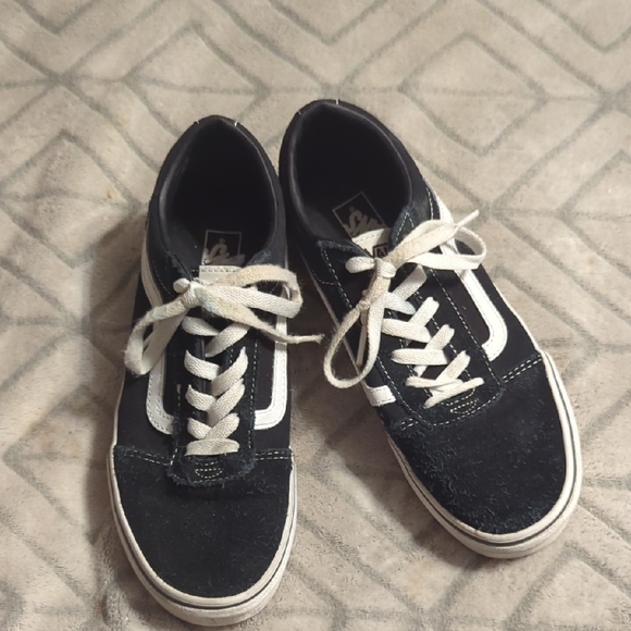 Vans Other - Vans Old Skool low-top sneakers in black canvas and suede with a white side stri